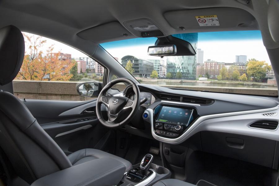 Интерьер Opel Ampera-e 2017 года  (фото 12 из 23)